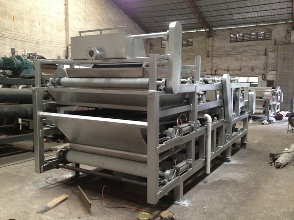 Belt conveyor concentrate dewatering machine (with concentrated sludge dewatering machine)