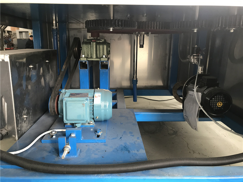 Glass bottle rinsing machine 